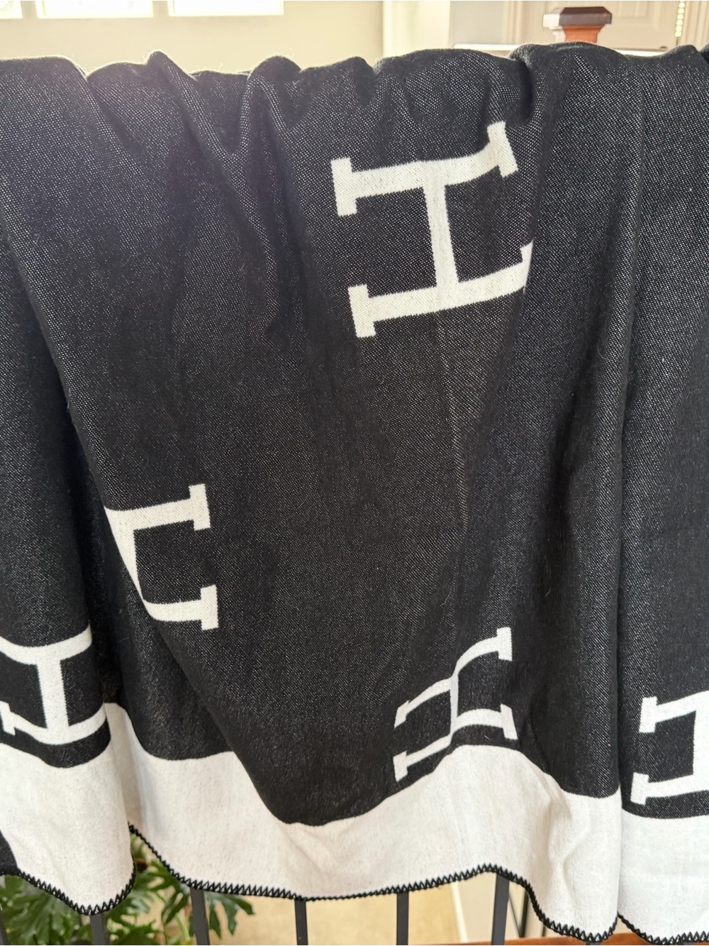 Black and White H Logo Knit blanket